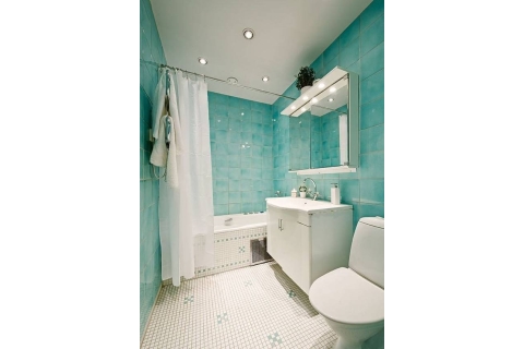 Trang trí phòng tắm siêu dịu mát trong ngày hè với gam màu ngọc lam tinh tế